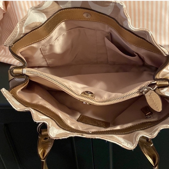 Coach Signature Penelope Cream Gold Shoulder Bag Purse J0893-13290 - Picture 3 of 6